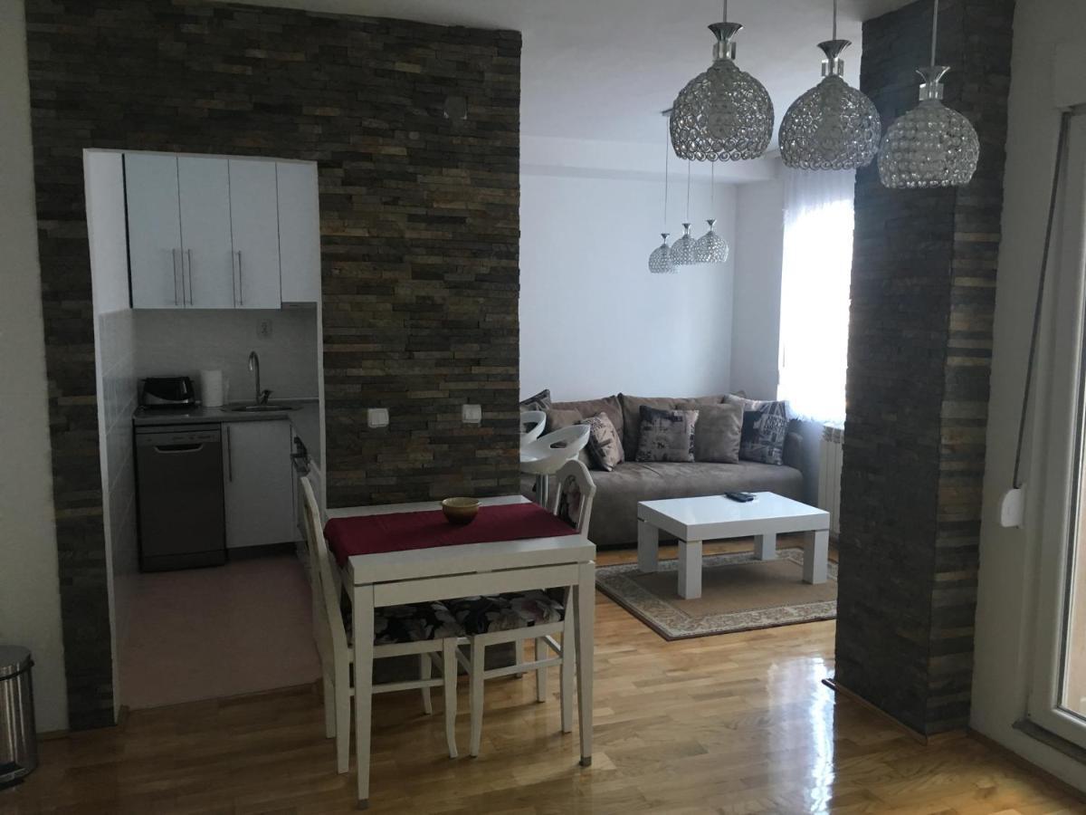 Ms - Downtown With Free Parking Space Apartment Belgrade Room photo